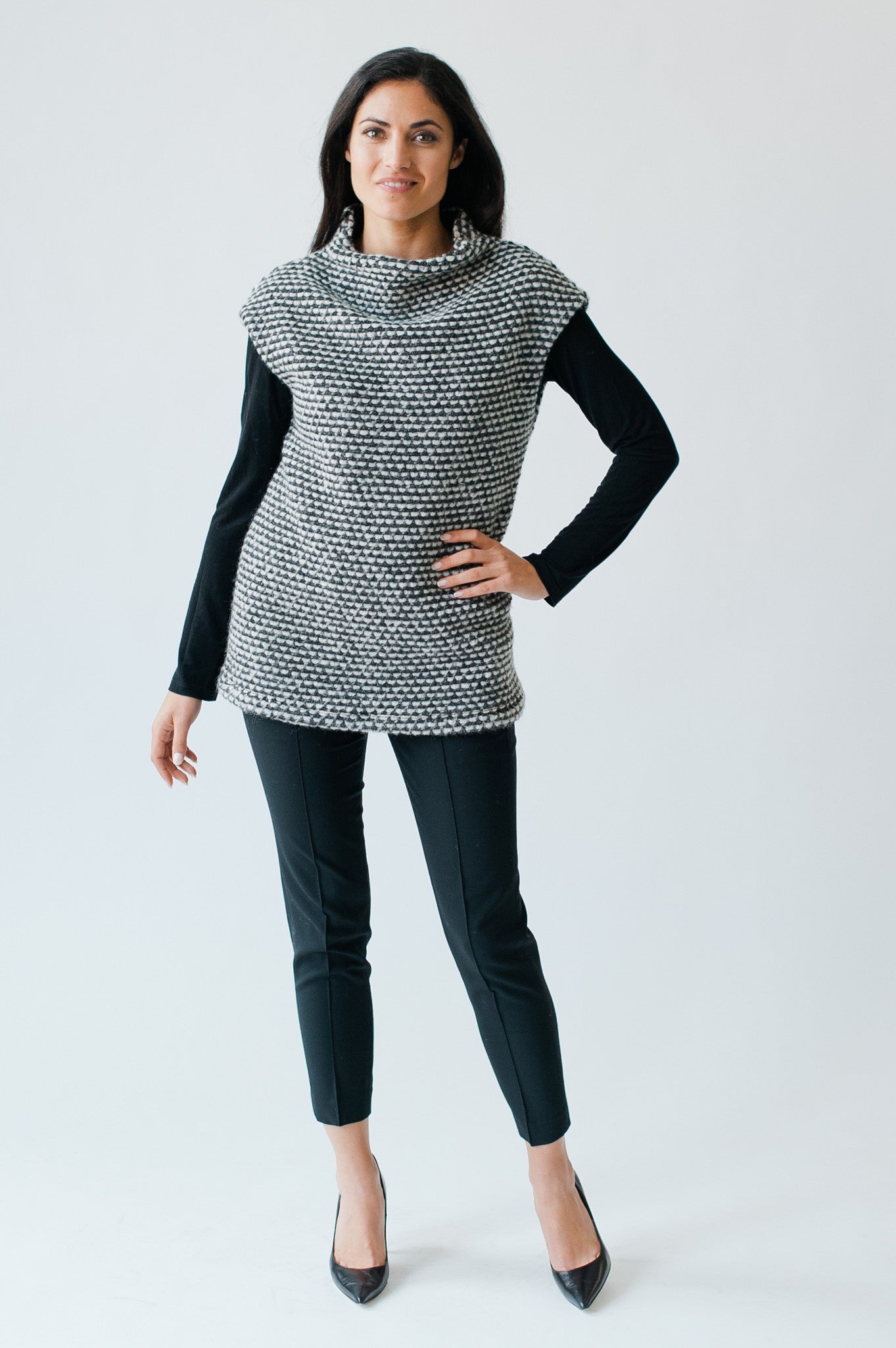 Sleeveless sweater in black and white with classic styling - Cocoon by ...