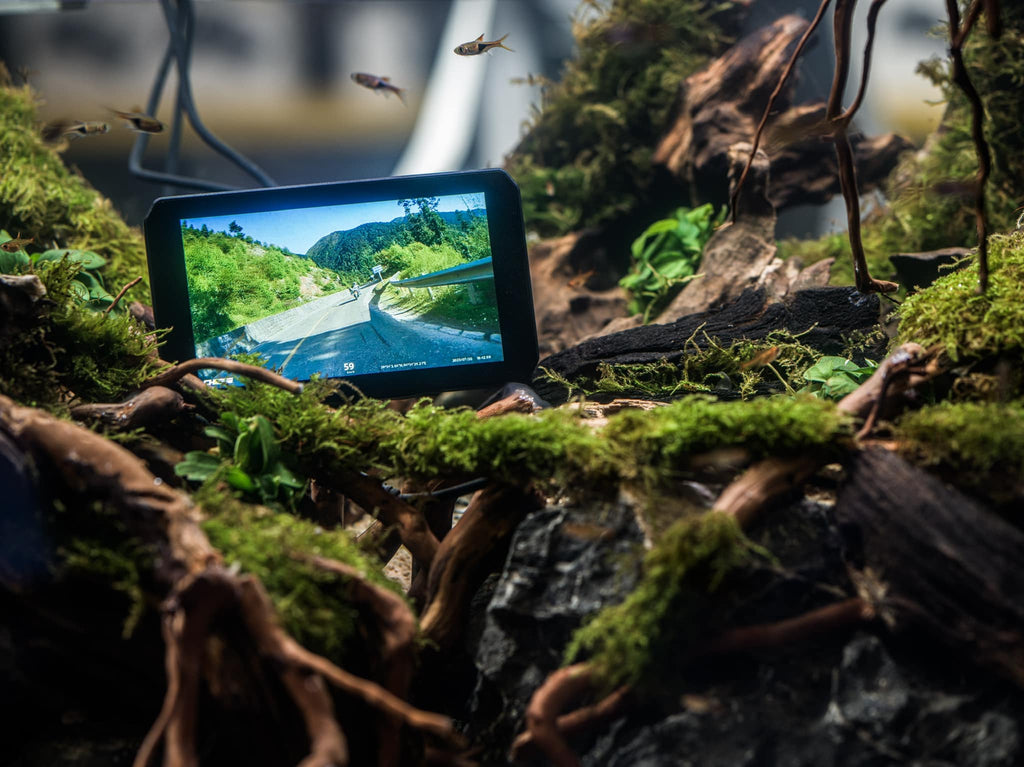 The AIO-5 Lite plays videos smoothly underwater.