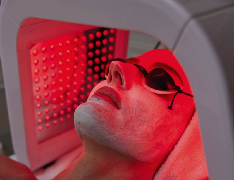 woman red light therapy