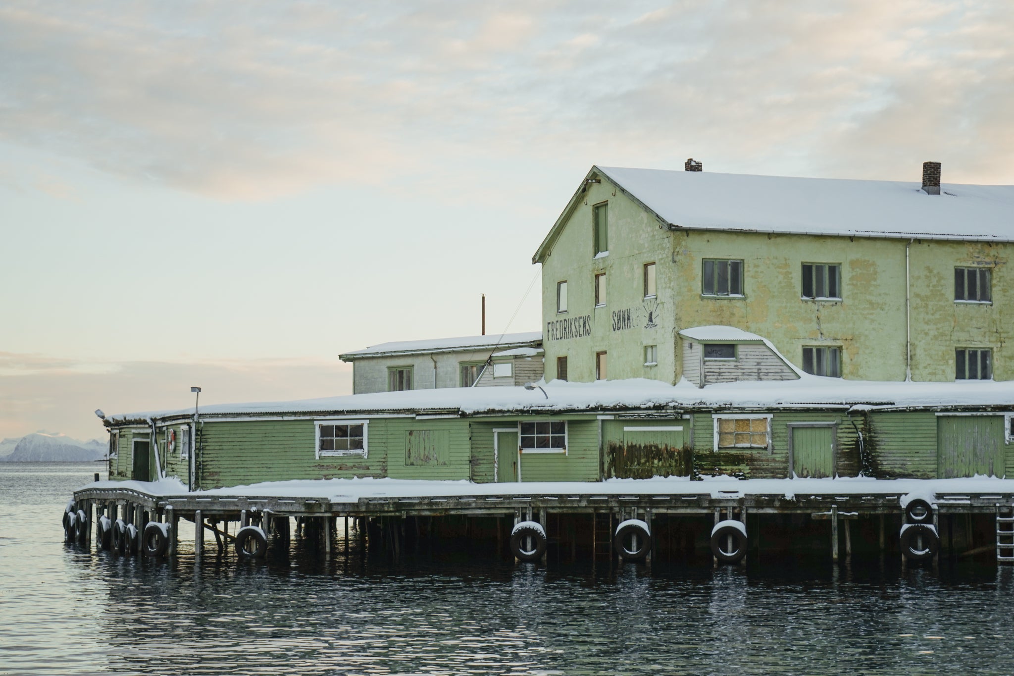 warehouse in henningsvaer