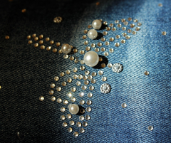 Embellished denim jeans with beads
