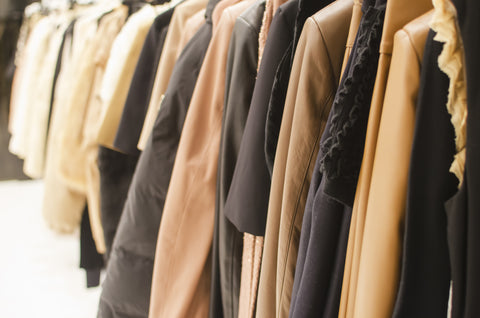 How You Hang Your Clothes Can Help You Dress Better - WWTNT