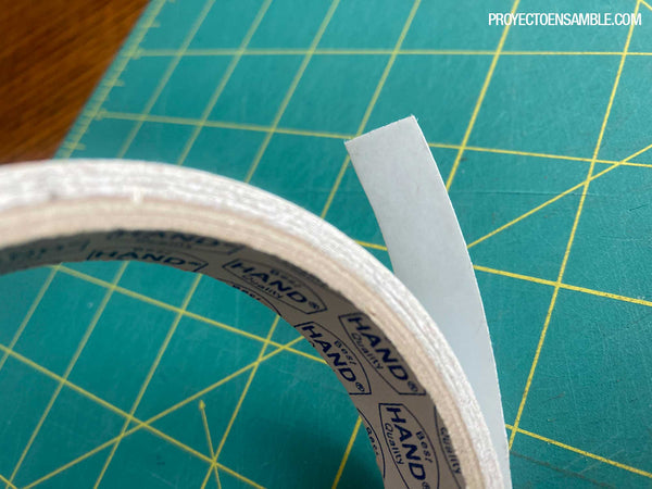 What is the best glue for gluing paper?