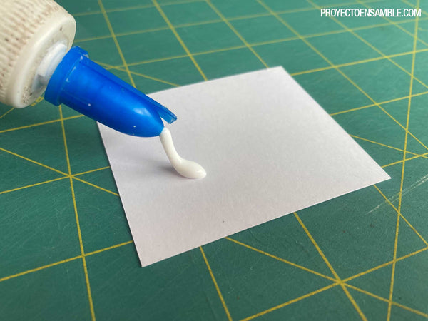 ¿Cuál es el mejor pegamento para pegar papel?