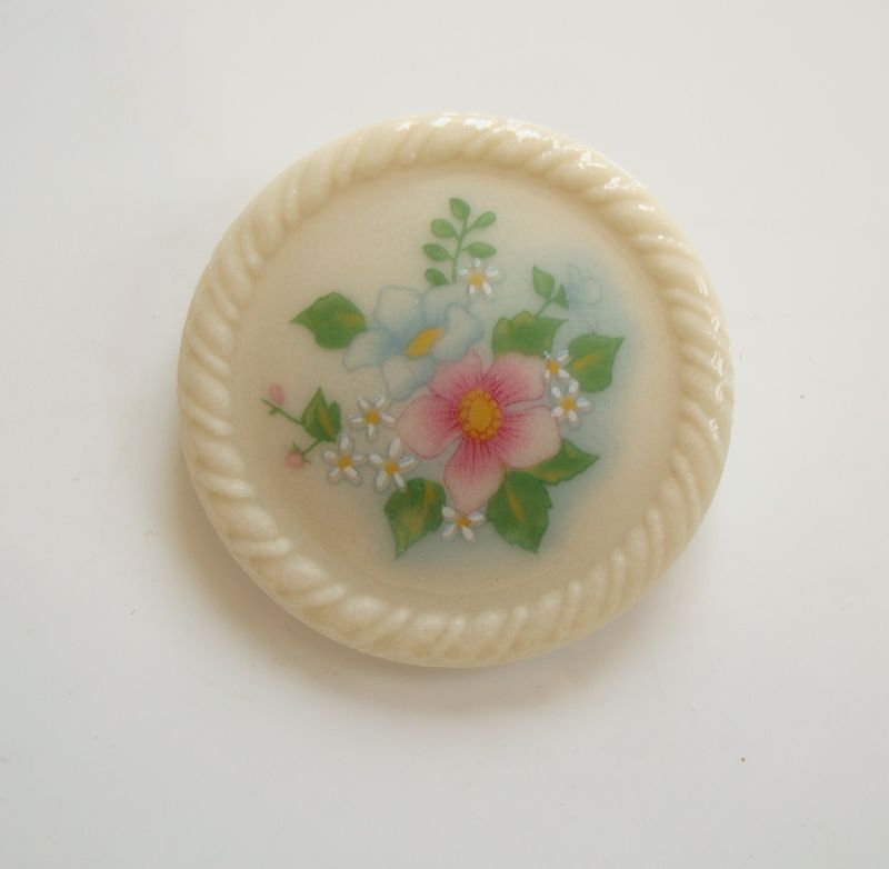 daisy brooch pin