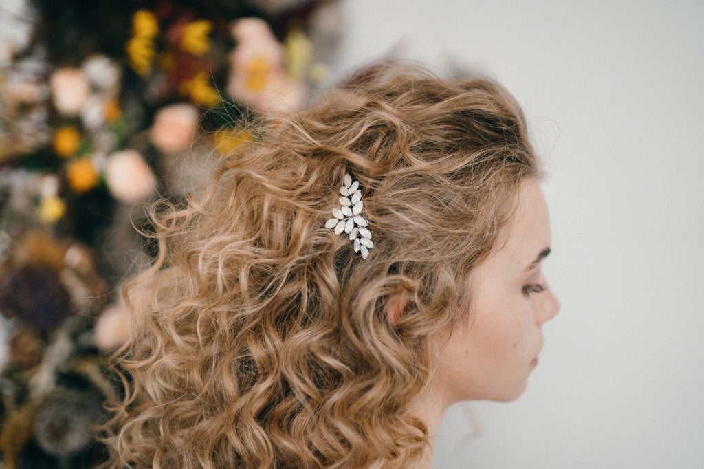 How to Stop a Bridal Comb Falling Out Of Your Hair