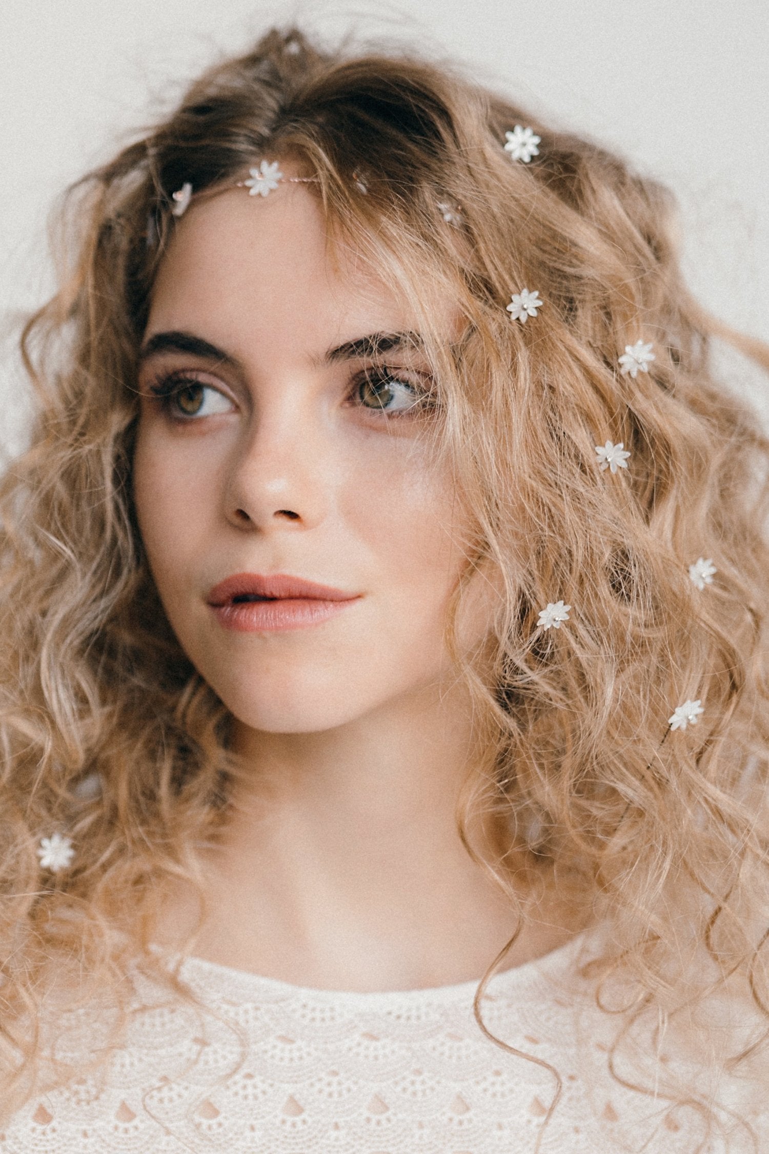 pearl daisy hair pins