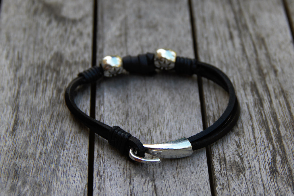 Silver Stars and Black Leather Bracelet – TrendyBracelets.Biz