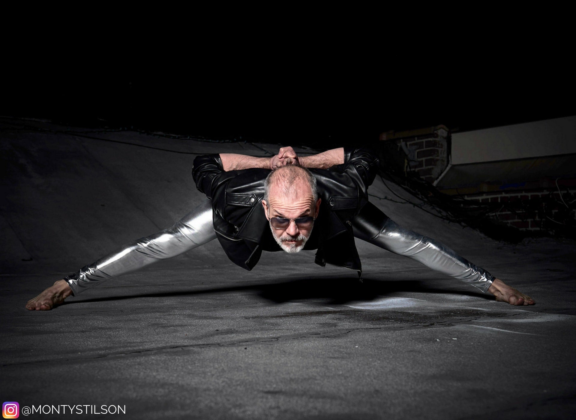 cool oman in silver yoga leggings doing splits