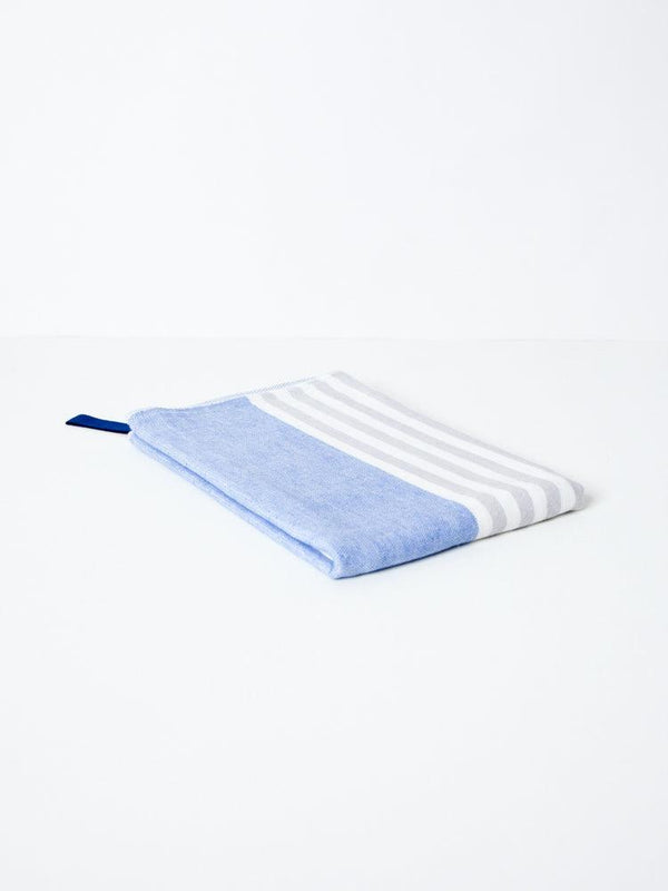 https://cdn.shopify.com/s/files/1/0847/3816/files/Square_Towel-5_1_600x800.jpg?v=1697222930