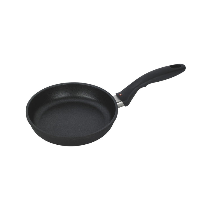 https://cdn.shopify.com/s/files/1/0847/4770/products/SwissDiamondXDNonstick8-inchFryPan_720x.jpg?v=1592170966