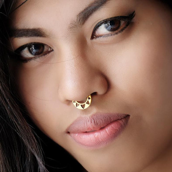 Triangle Septum Gold – eleven44