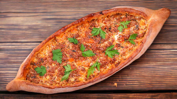 Турецкая пицца пиде, запеченная в духовке