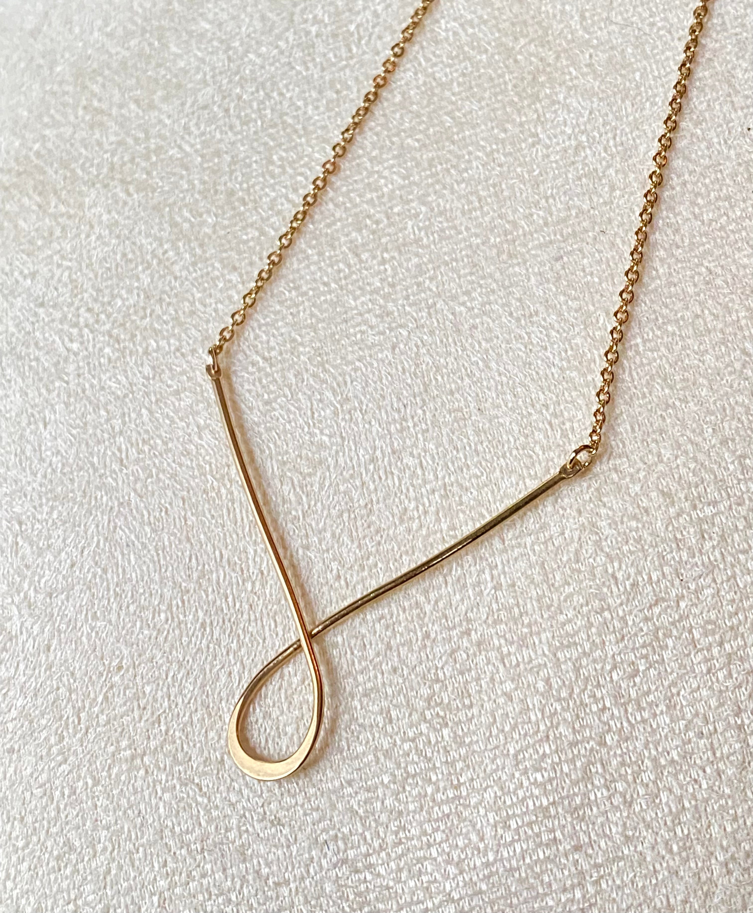 Dainty gold wire necklace