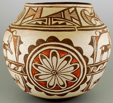 What are some characteristics of American Indian pottery?