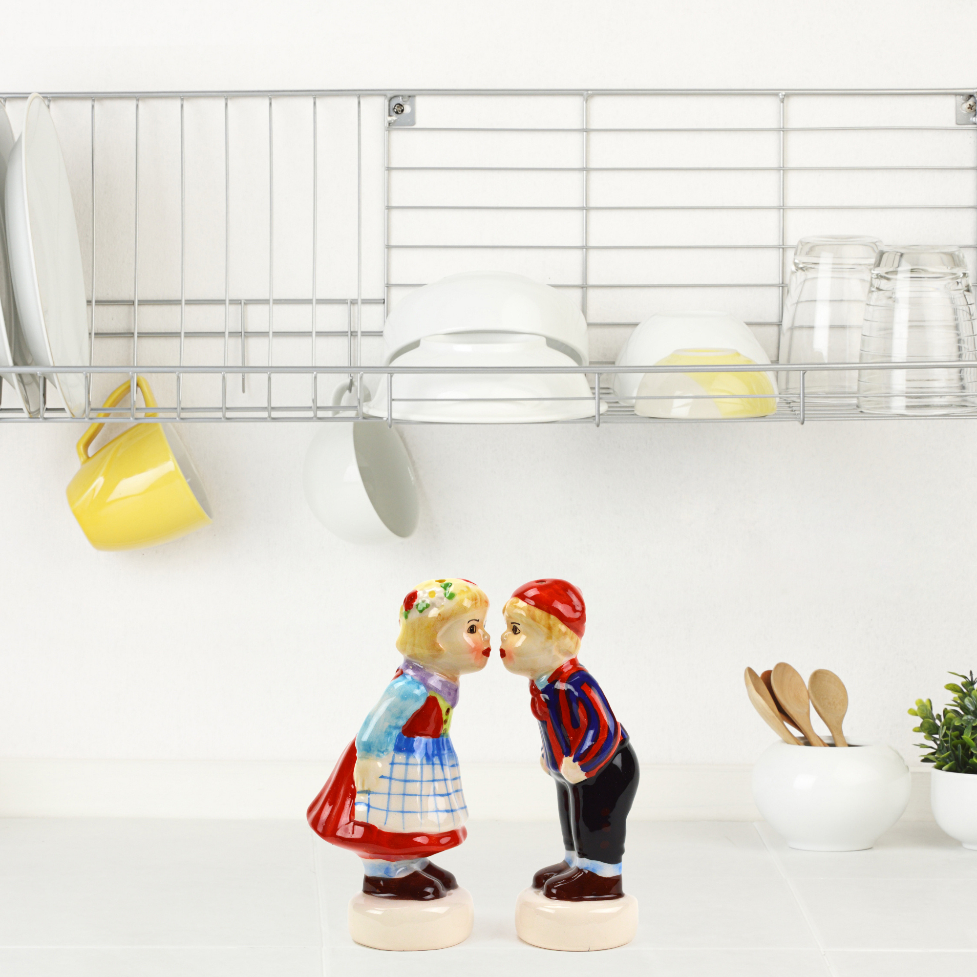 Cute Salt And Pepper Shakers Scandinavian Standing Couple 5154