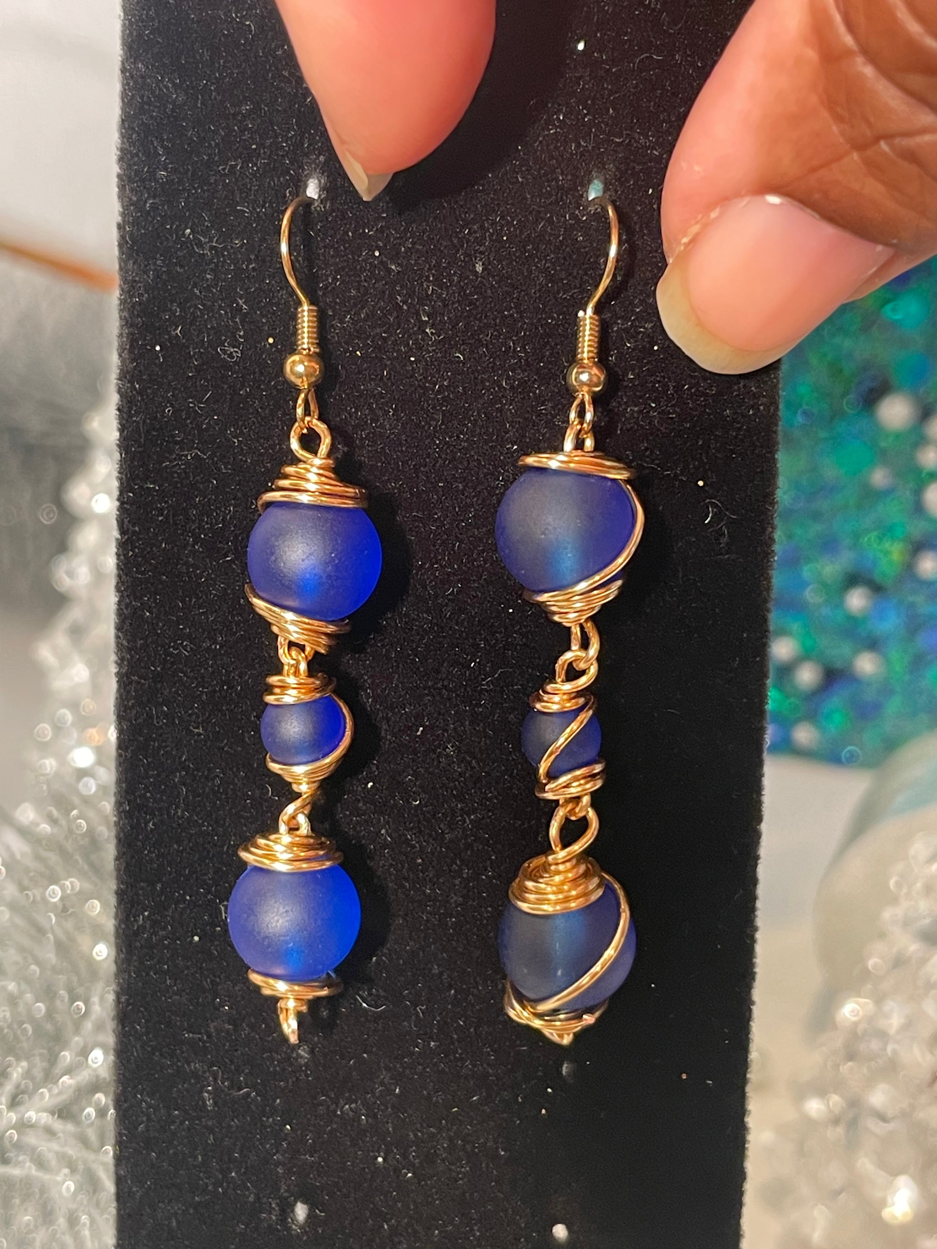 True blue link earrings