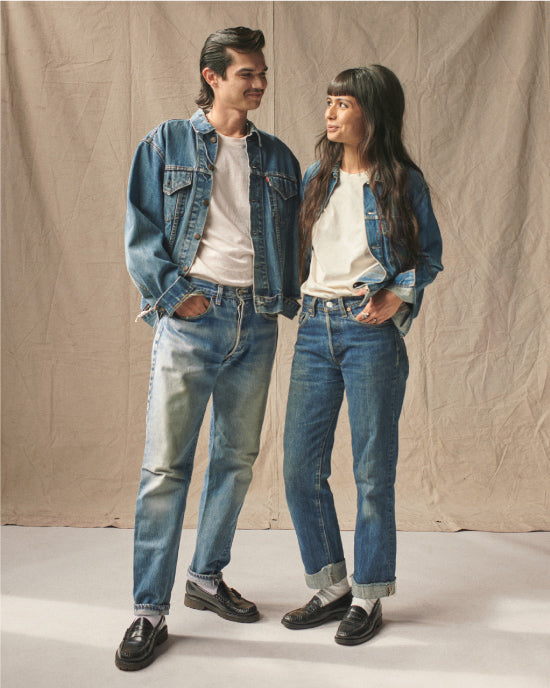 穿著 70 年代二手 Levis 501 牛仔褲的兩位模特兒 - Levi's 香港