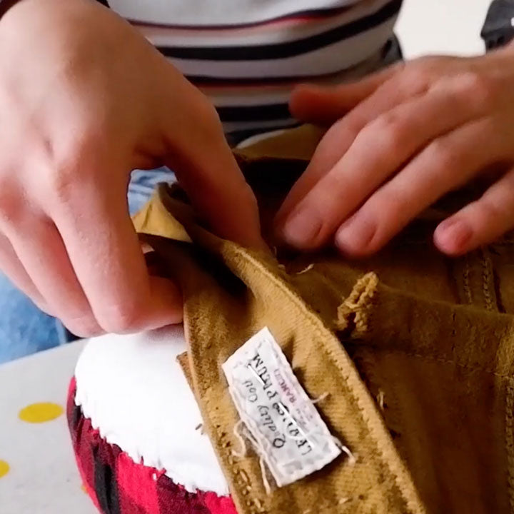 Tighten Jeans Waist: Sew Labels On The Top Of Jeans - Levi's Hong Kong