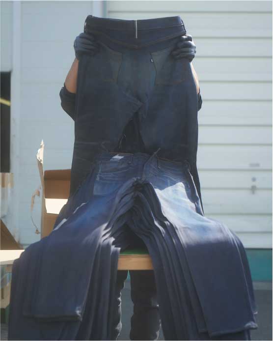 Worker Packing The Made in Japan Jeans at the Outside - Levi's Hong Kong