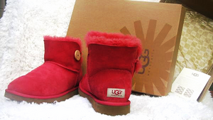 pink bailey button uggs
