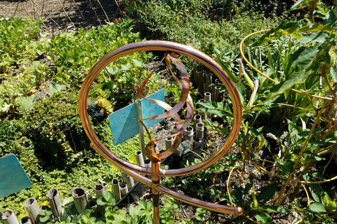 Copper garden circle for electro culture gardening method