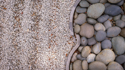 Gray pea gravel border