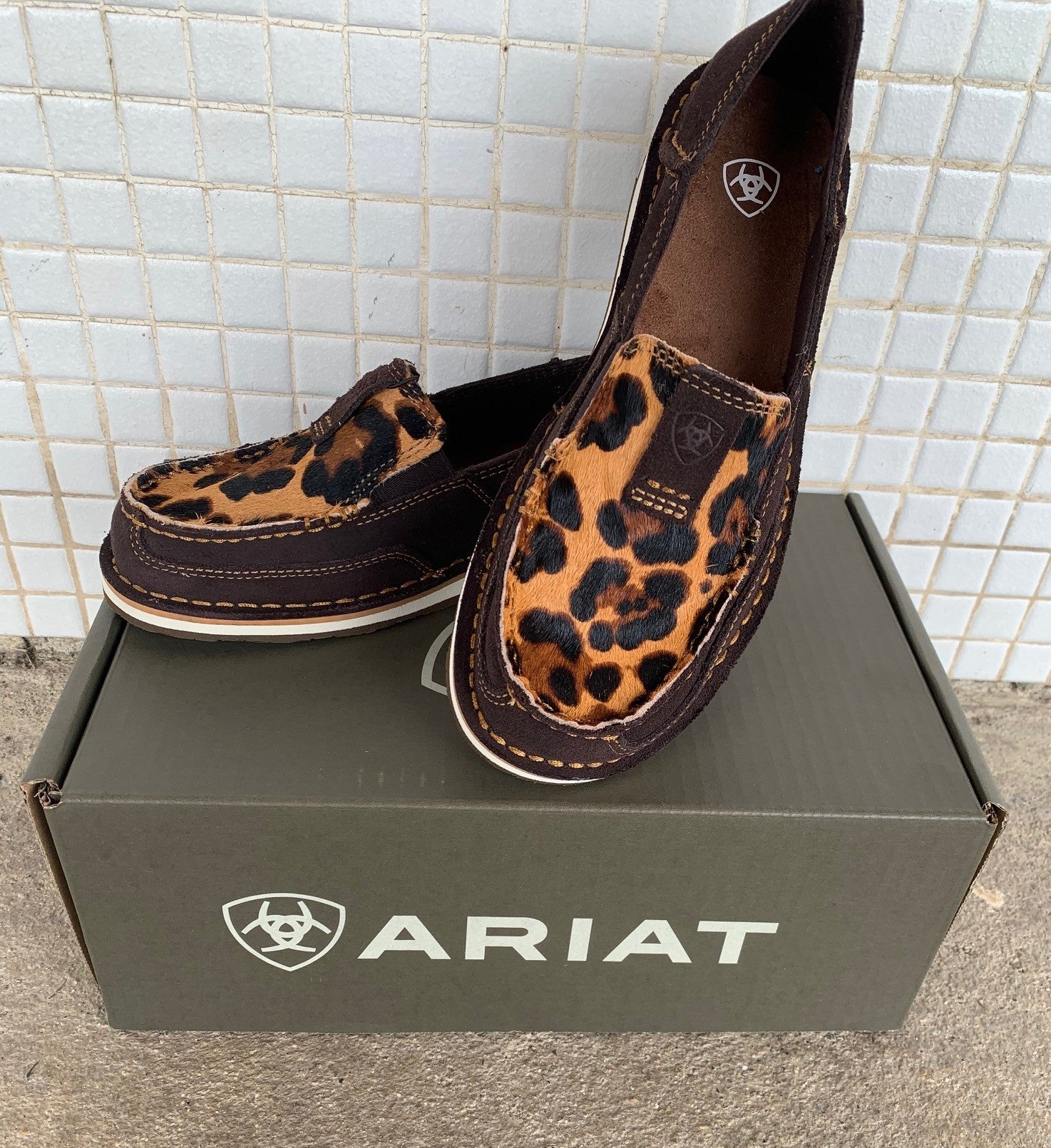 leopard ariat cruiser