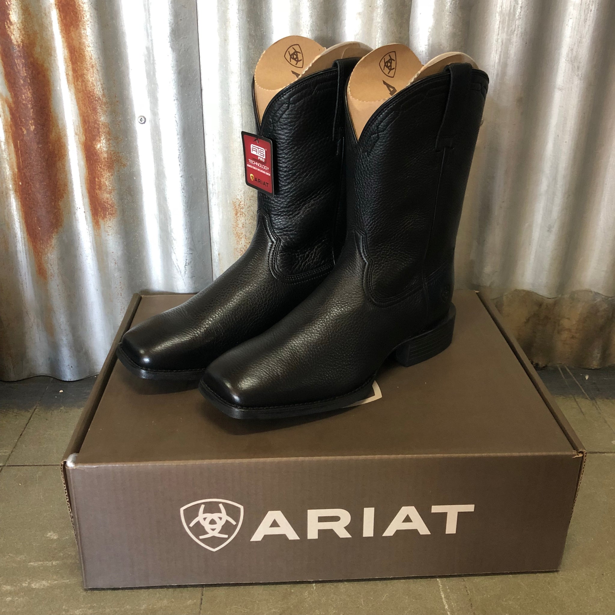 heritage roper wide square toe western boot