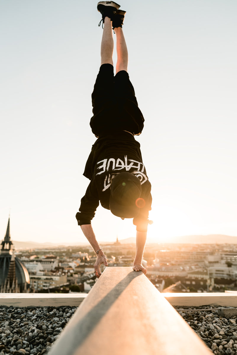 compagnon_mattsort_low_light_league_sunrise_handstand_camerabags_kameratasche