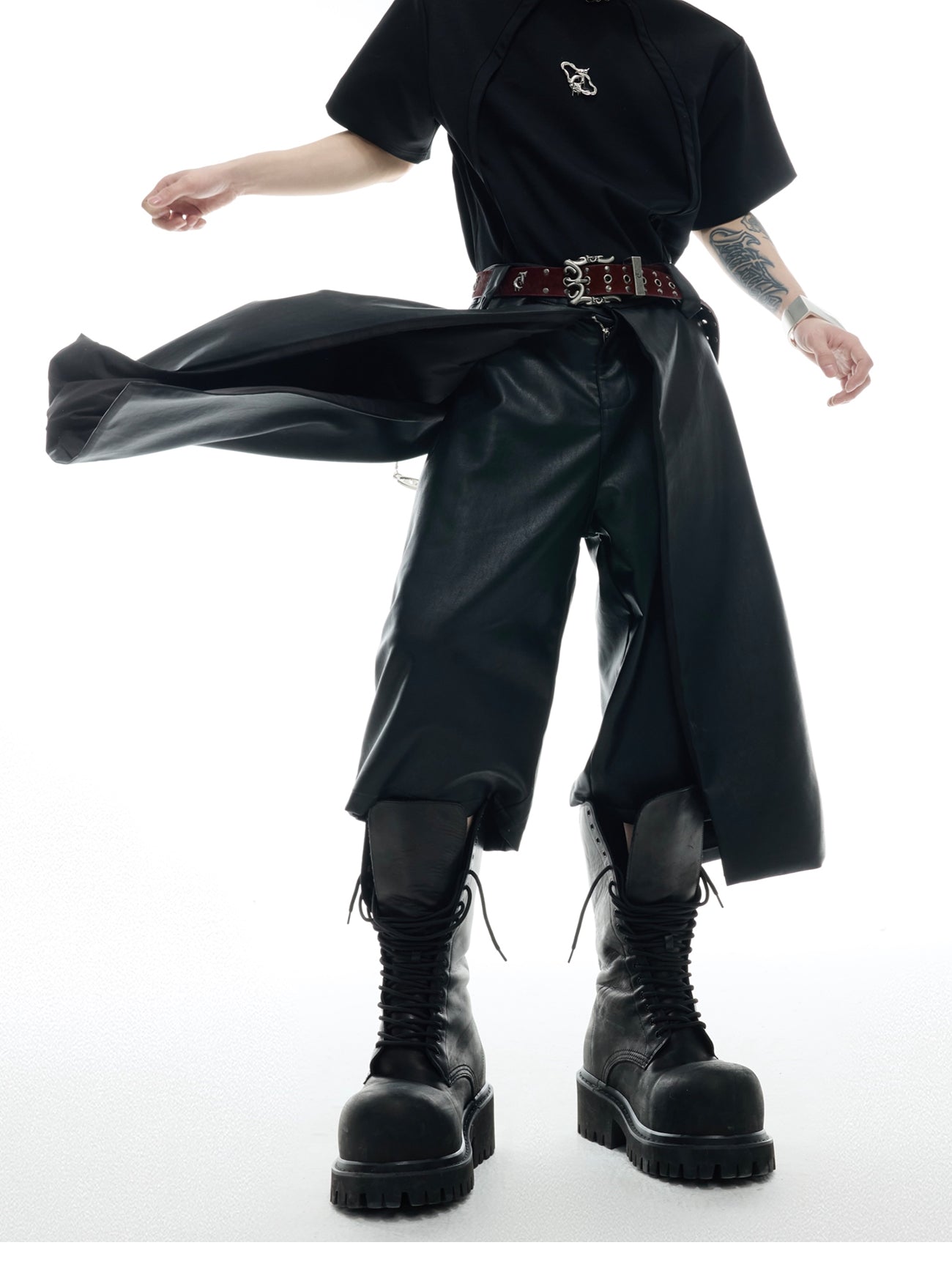 Deconstructed-Leather-Shorts---Loose-Fit-Streetwear-Summer-Pants-Detail-3_b5c7e15f-dfb5-4210-af9e-93096045bed5.jpg?v=1748160633
