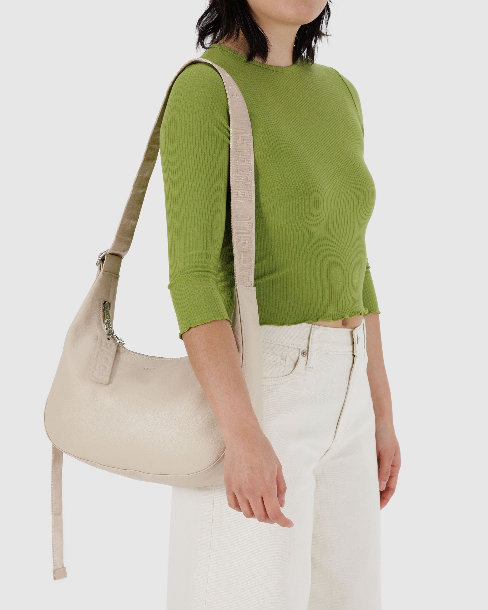 BAGGU ショルダーバッグ Leather Crescent Bag ブラウン Baggu Recycled Leather Crescent Bag – MoMA Design Store