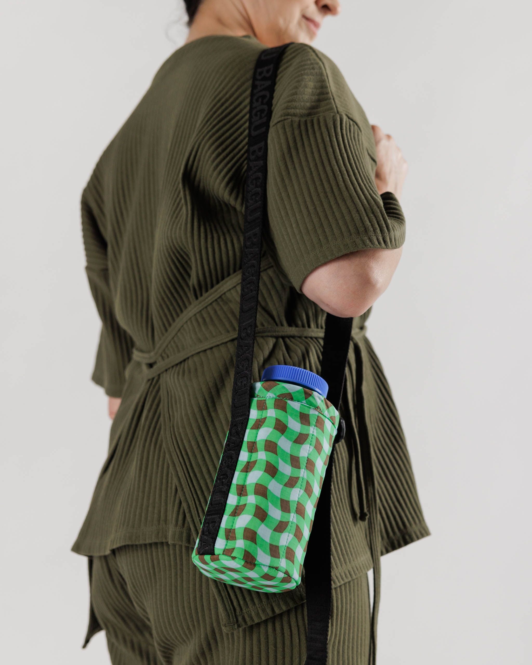 waterbottle sling by baggu – The Well Refill