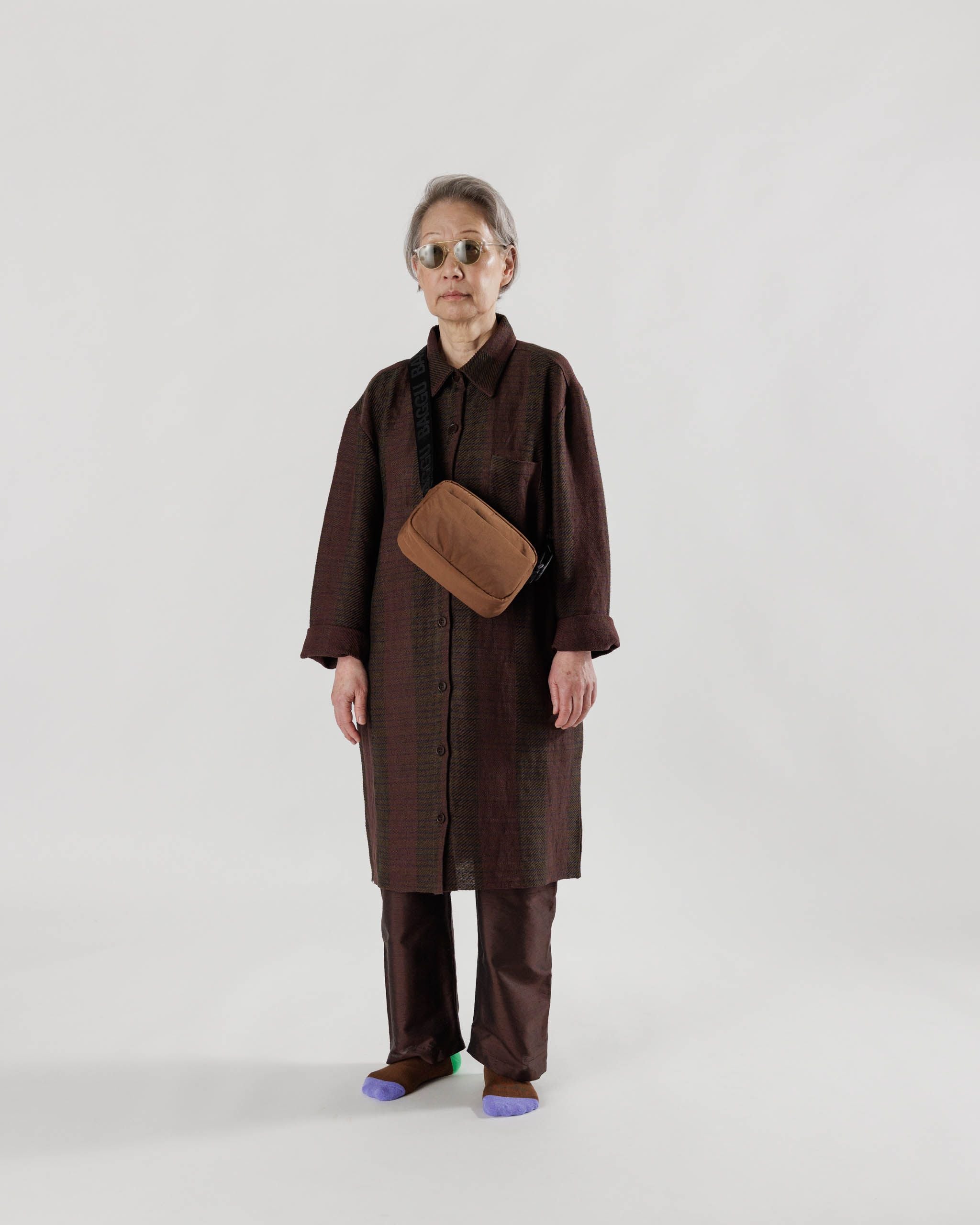 Camera Crossbody : Brown - Baggu