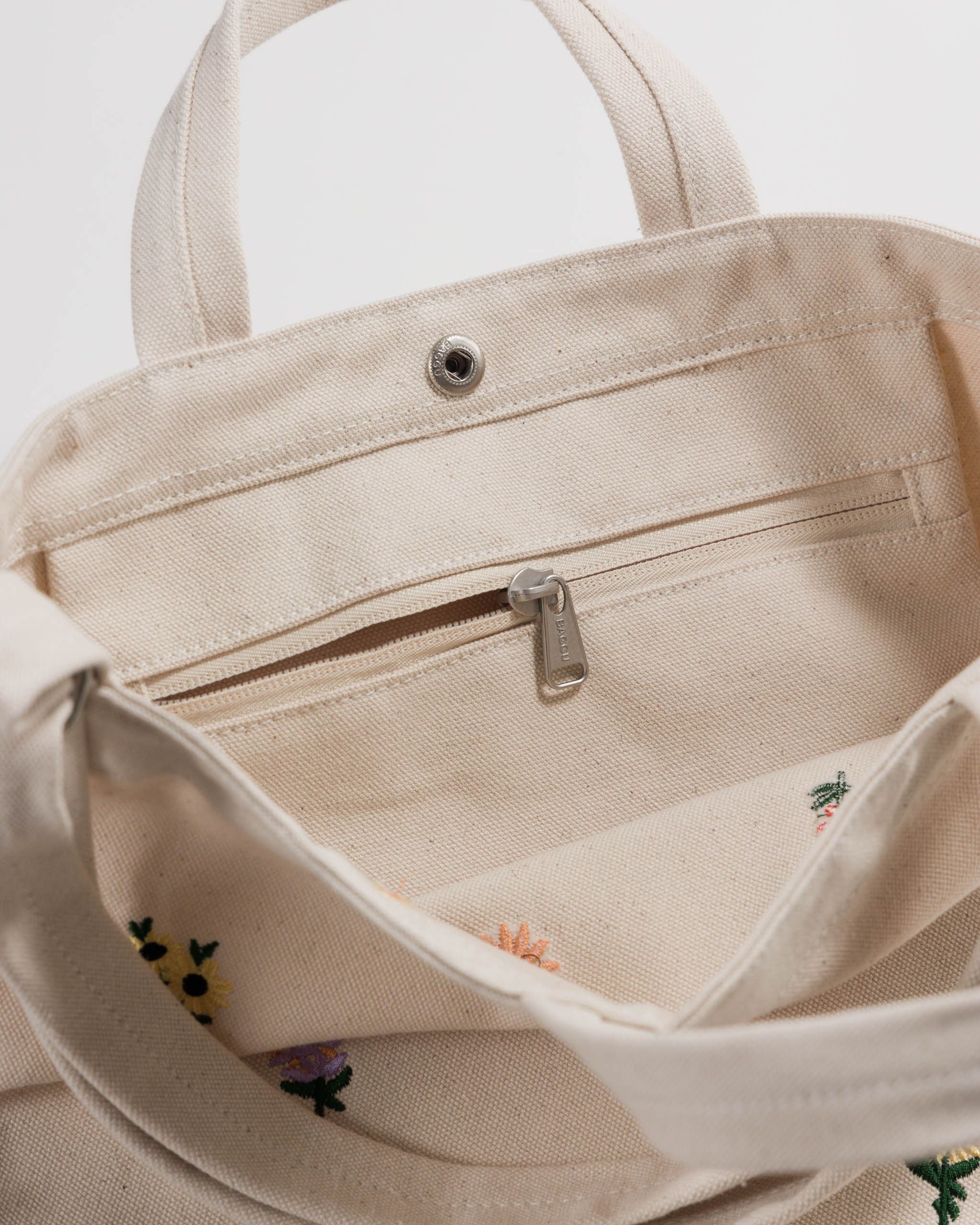 Shop BAGGU Duck Bag Canvas Tote, Essential Ev – Luggage Factory