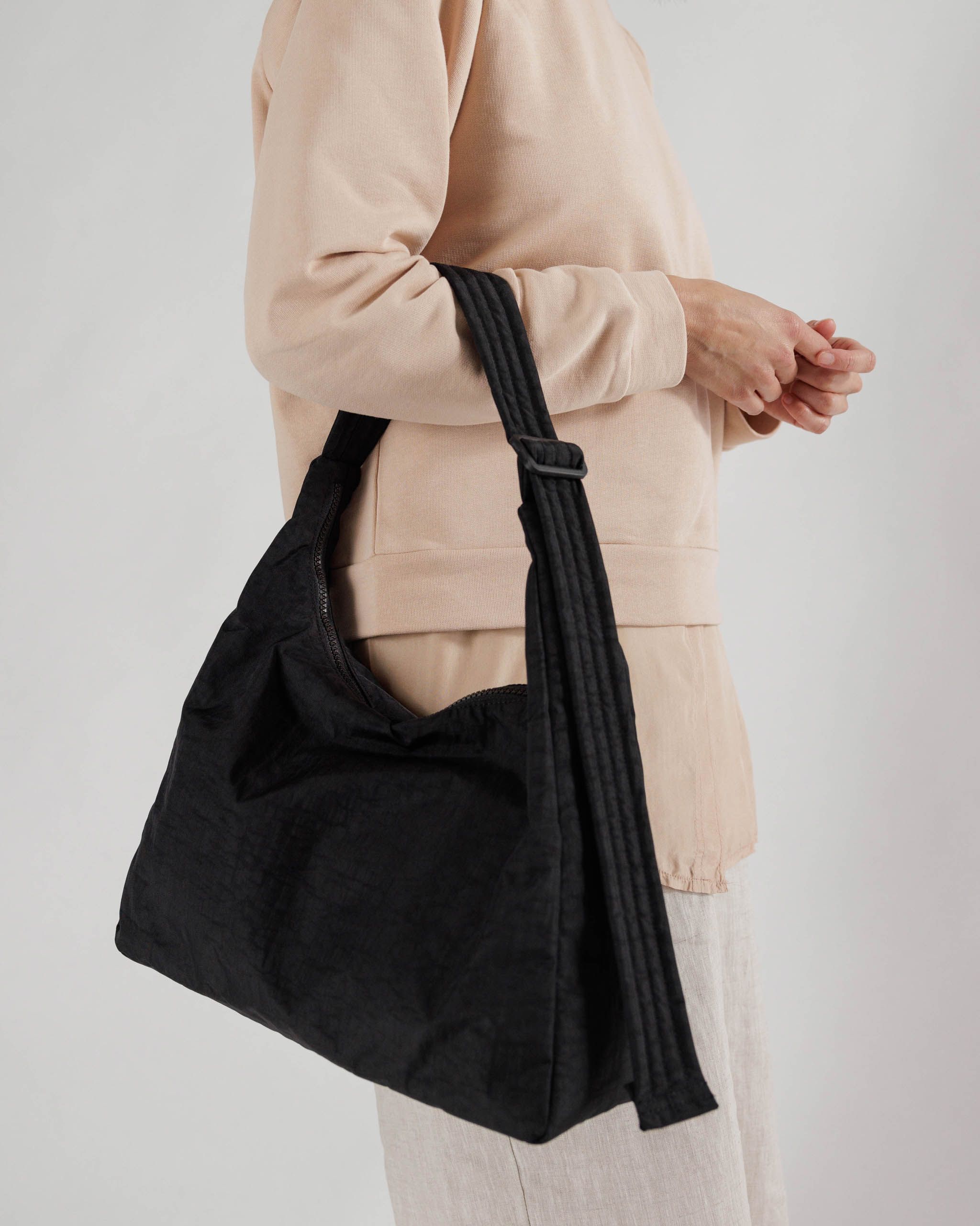 Nylon Shoulder Bag : Black - Baggu