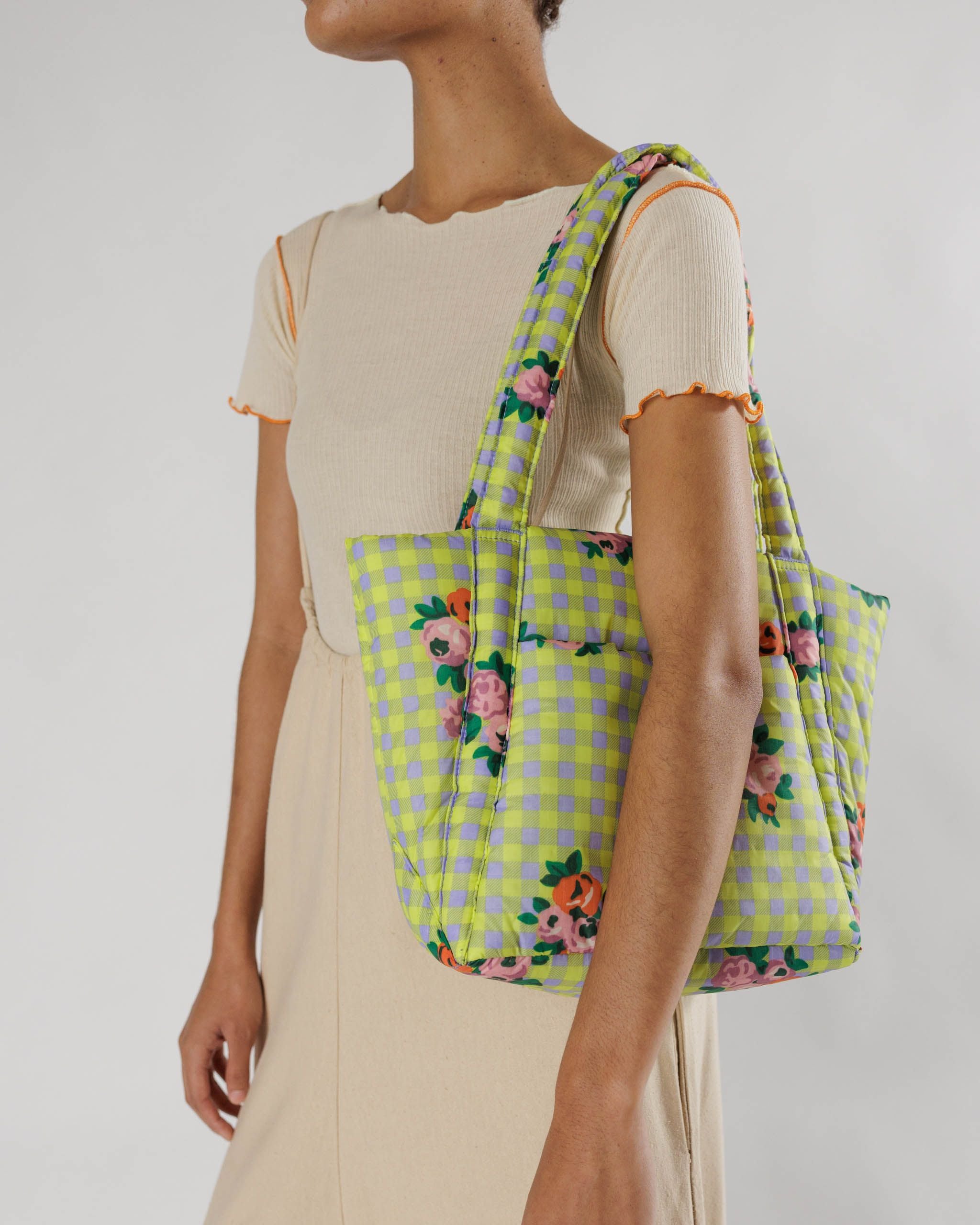 Baggu Puffy Water Bottle Sling: Hydration and Convenience On-The-Go Mint Pixel Gingham