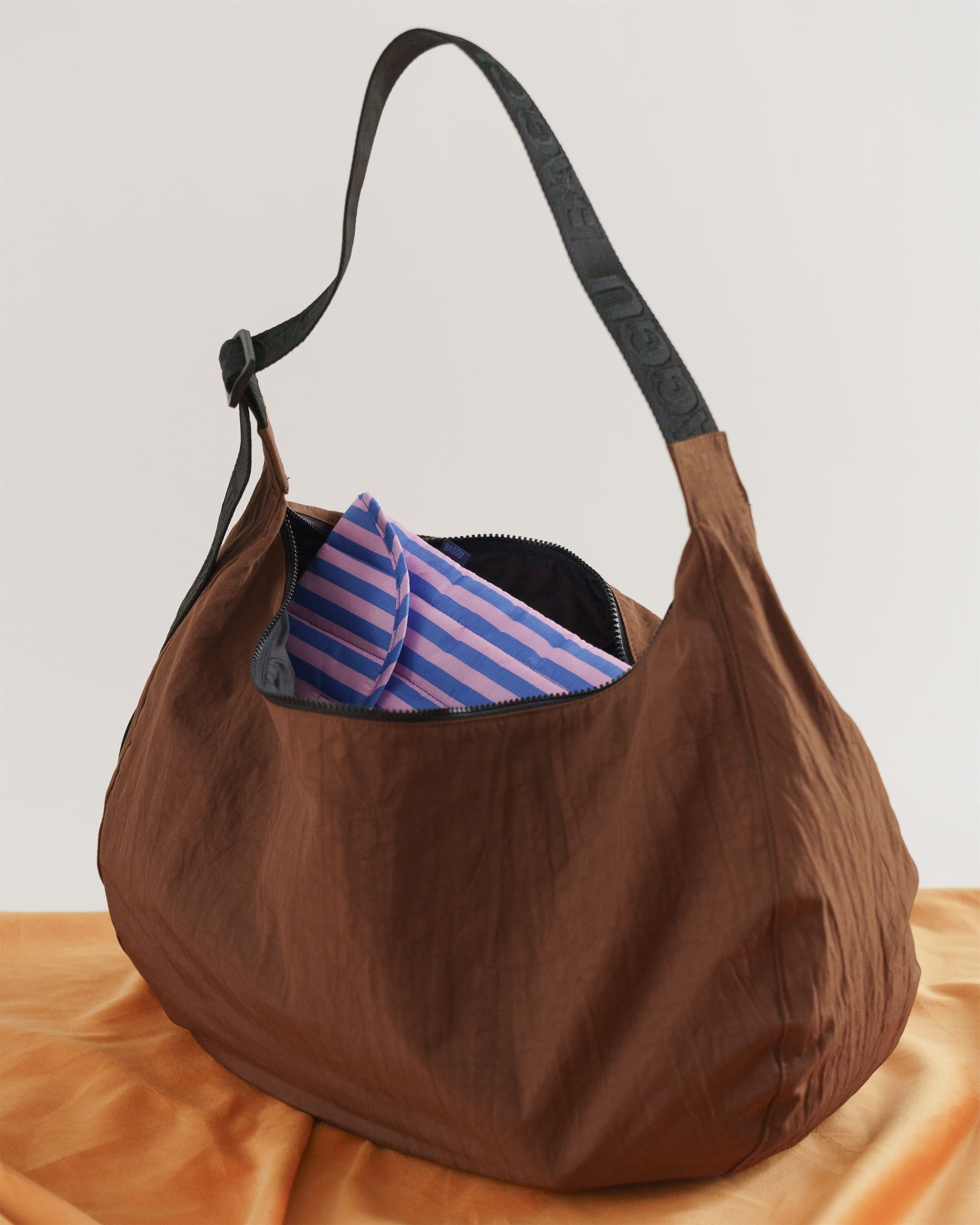 Large Nylon Crescent Bag : Black - Baggu