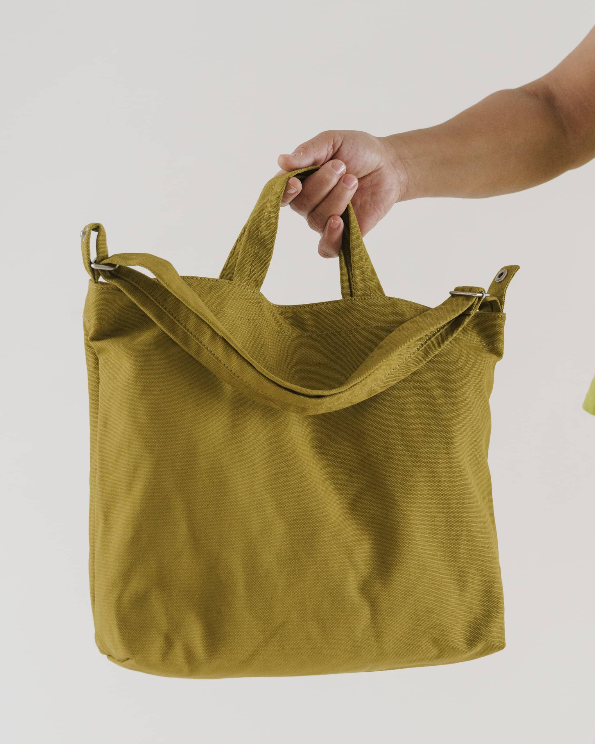 Baggu Horizontal Canvas Duck Bag / Pistachio / Zipper Closure