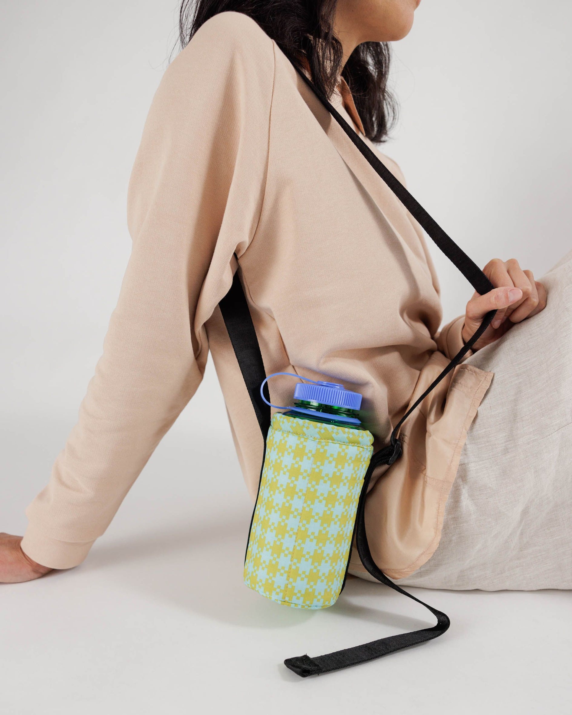 Puffy Water Bottle Sling : Mint Pixel Gingham - Baggu