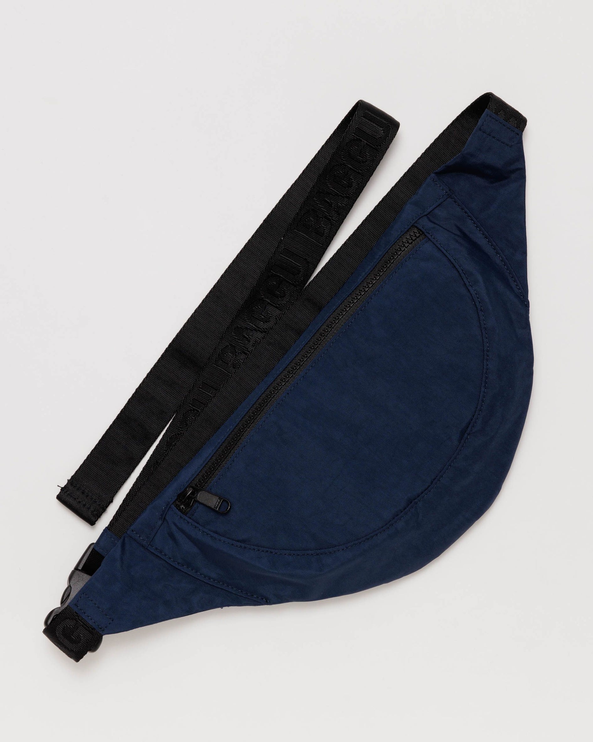 Crescent Fanny Pack : Navy - Baggu