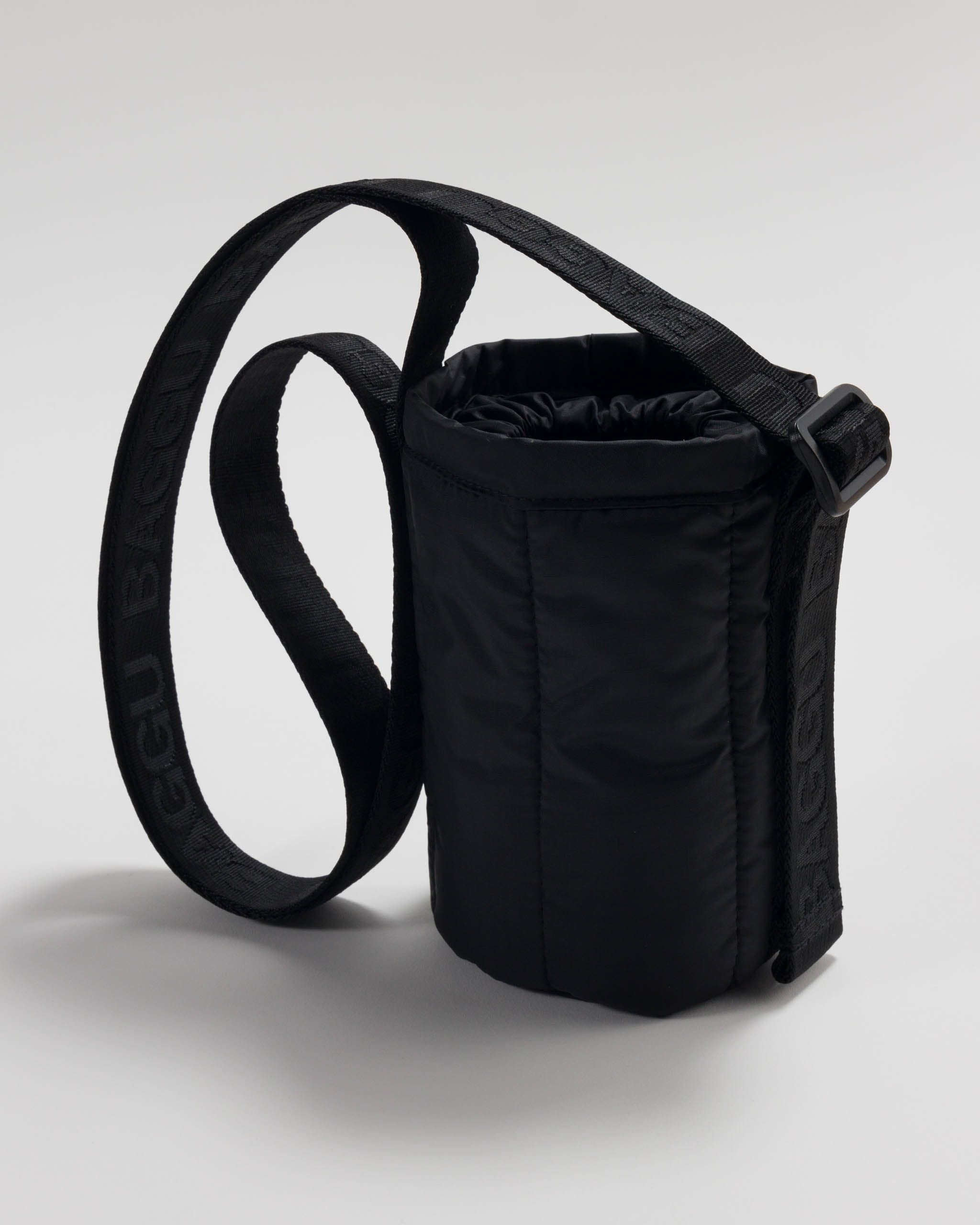 Béis 'The Water Bottle Sling' in Black - Water Bottle Carrier & Bag