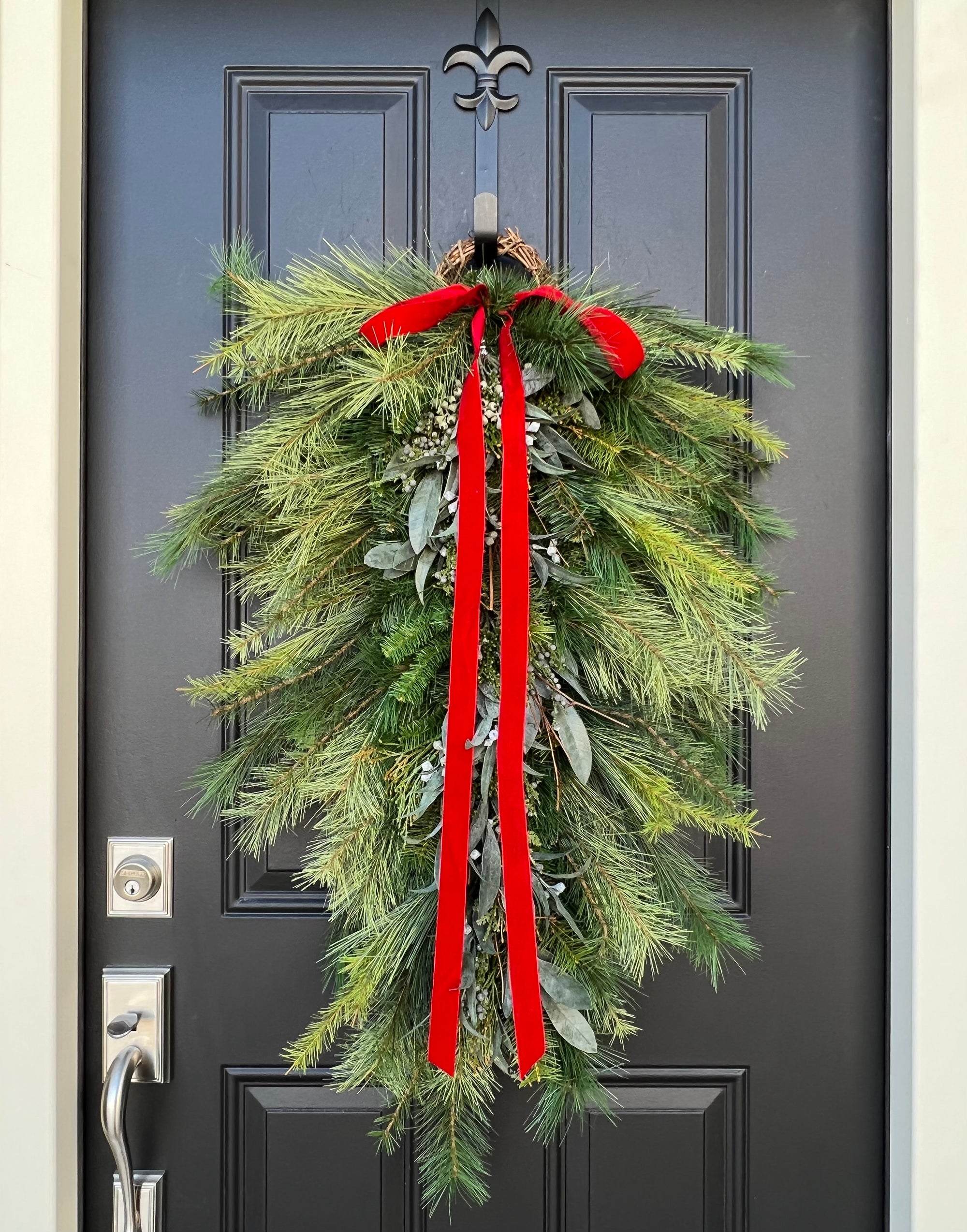 Christmas Window Wreaths, Mini Gold Bayleaf Wreath with Velvet Ribbon -  TwoInspireYou