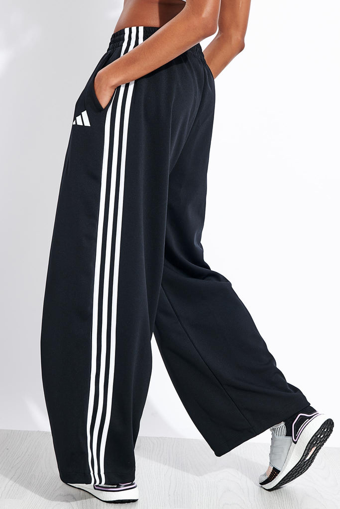 adidas | Athletics Pack Wide Joggers - Black | The Sports Edit
