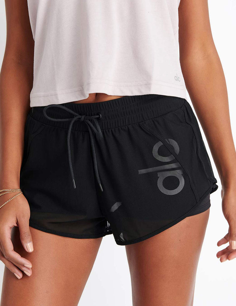 alo yoga ambience short