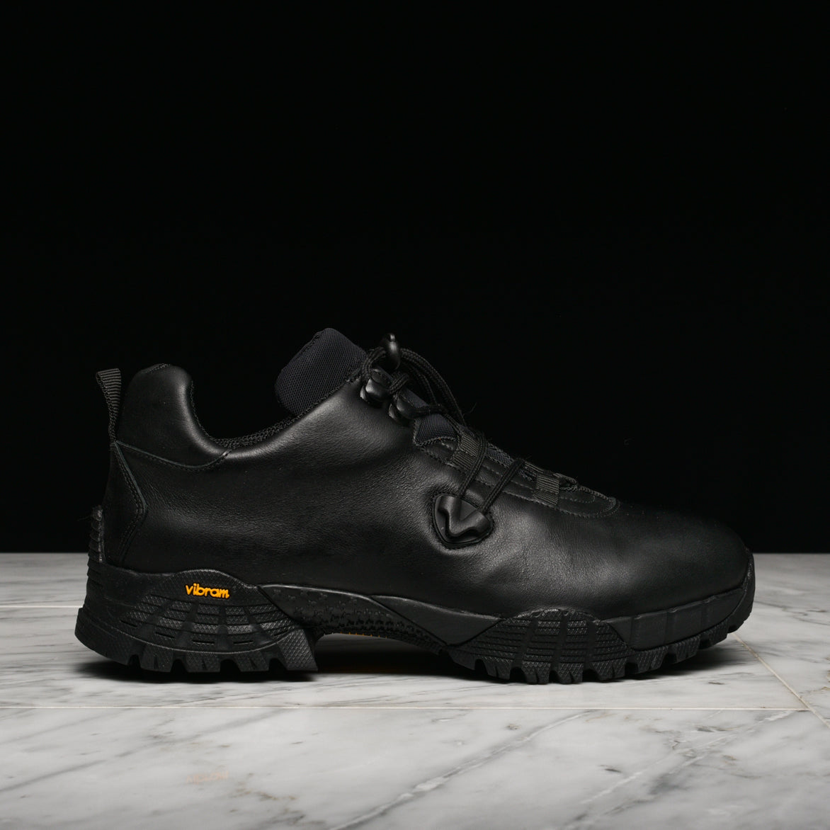 LOW HIKING BOOT - BLACK 