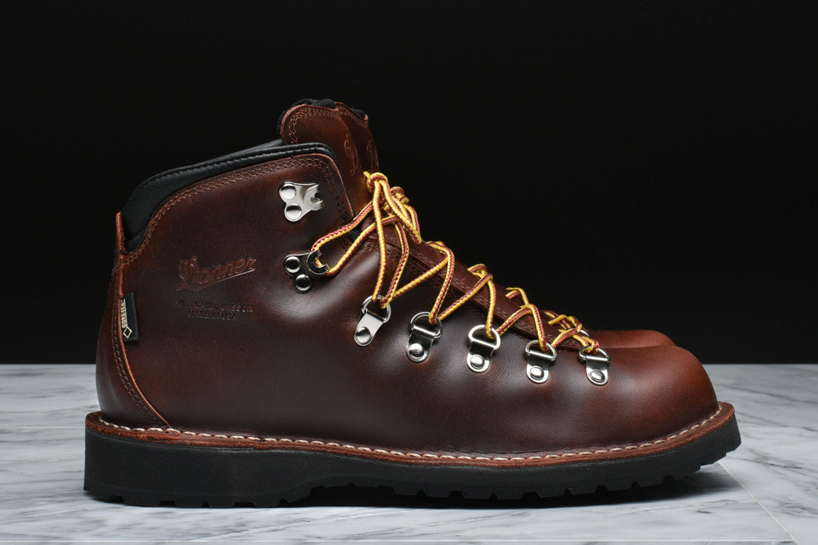 danner mountain pass black glace
