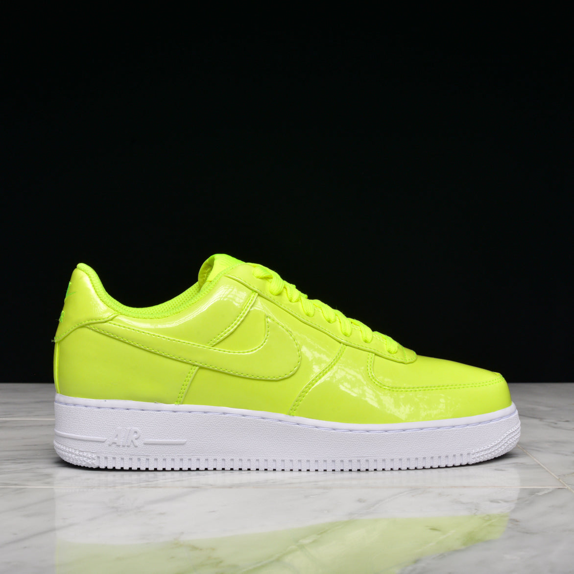 nike air force 1 07 lv8 uv volt