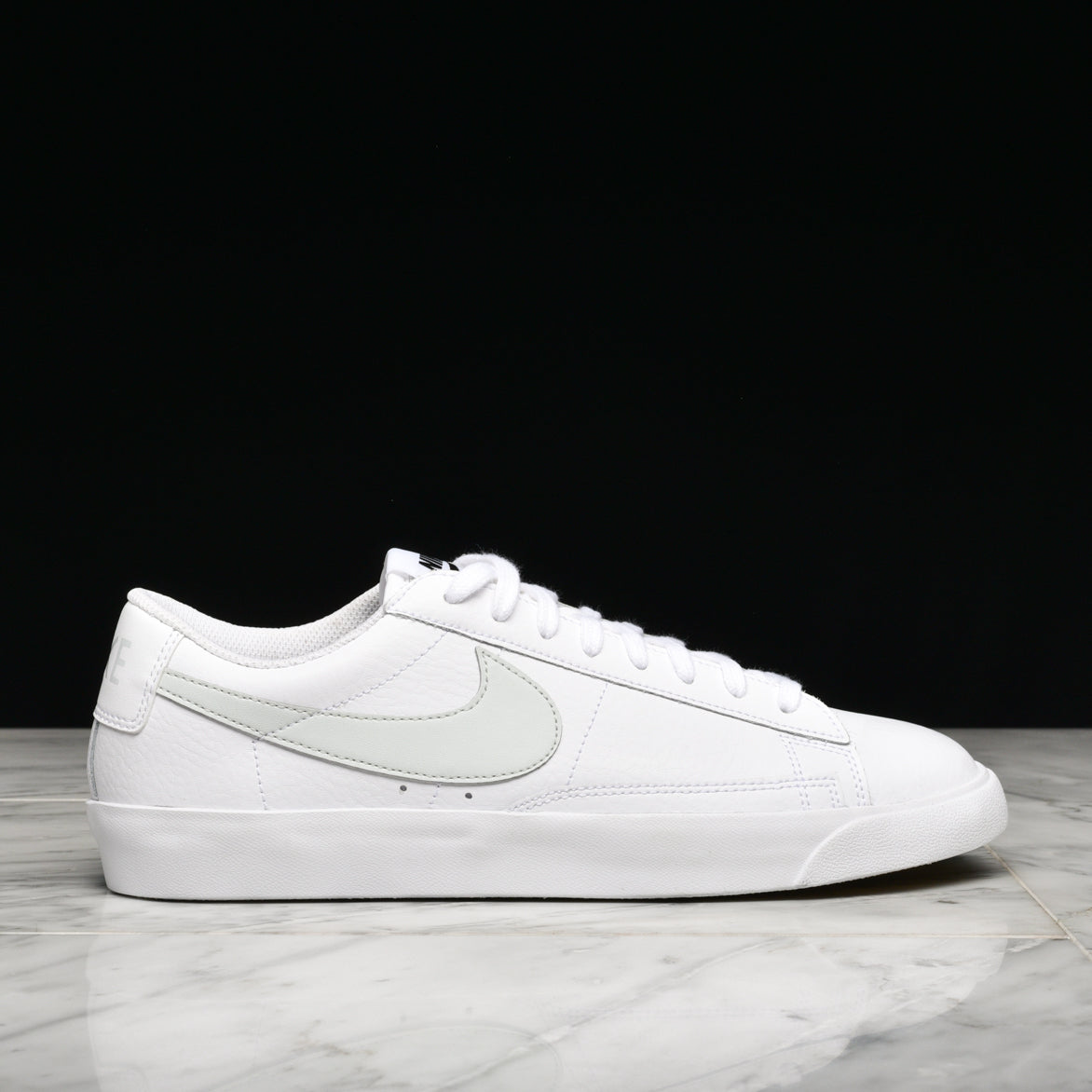 nike blazer low lx white