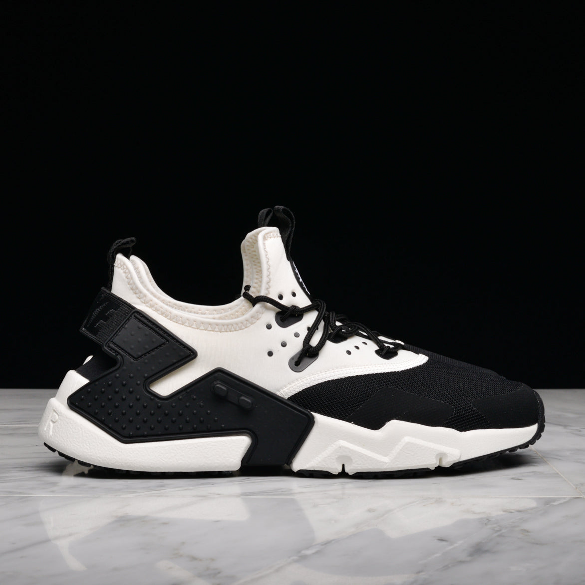 huarache drift black white